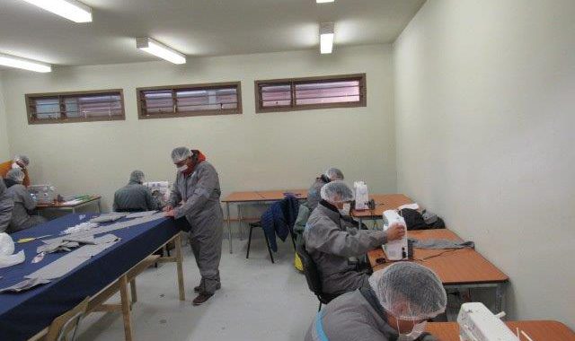 Internos de las Cárceles Concesionadas del Grupo 3, confeccionan mascarillas protectoras para preven